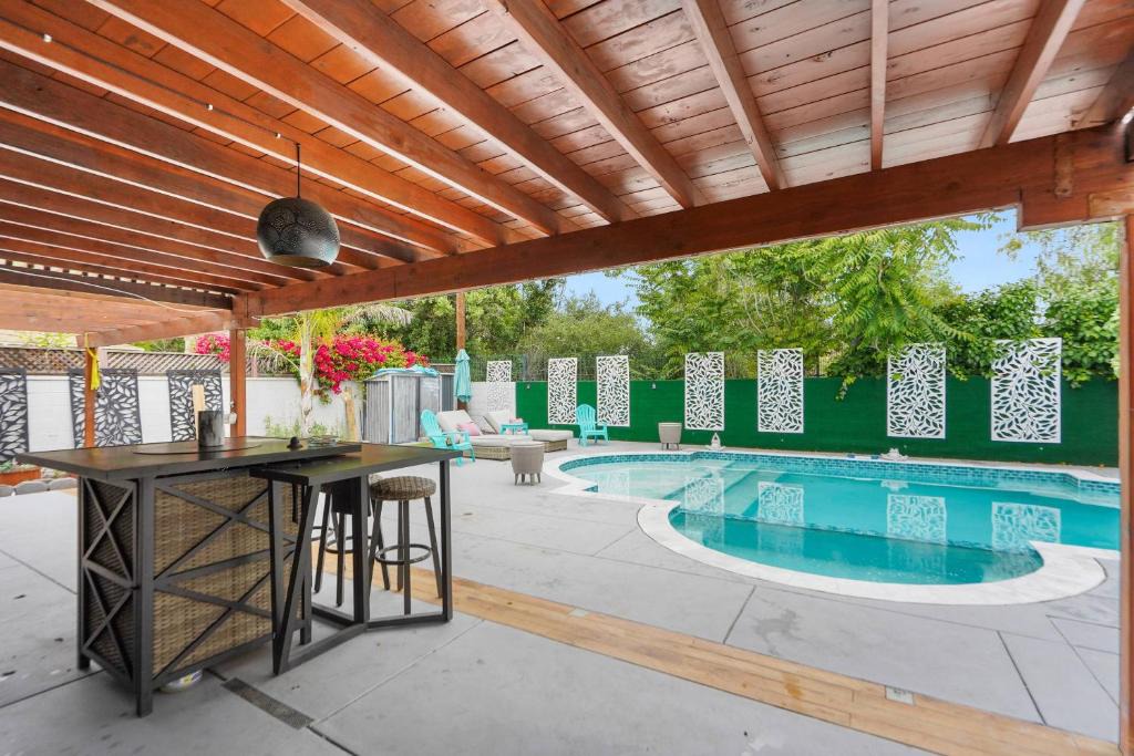 Valley Glen House | Valley Glen Getaway