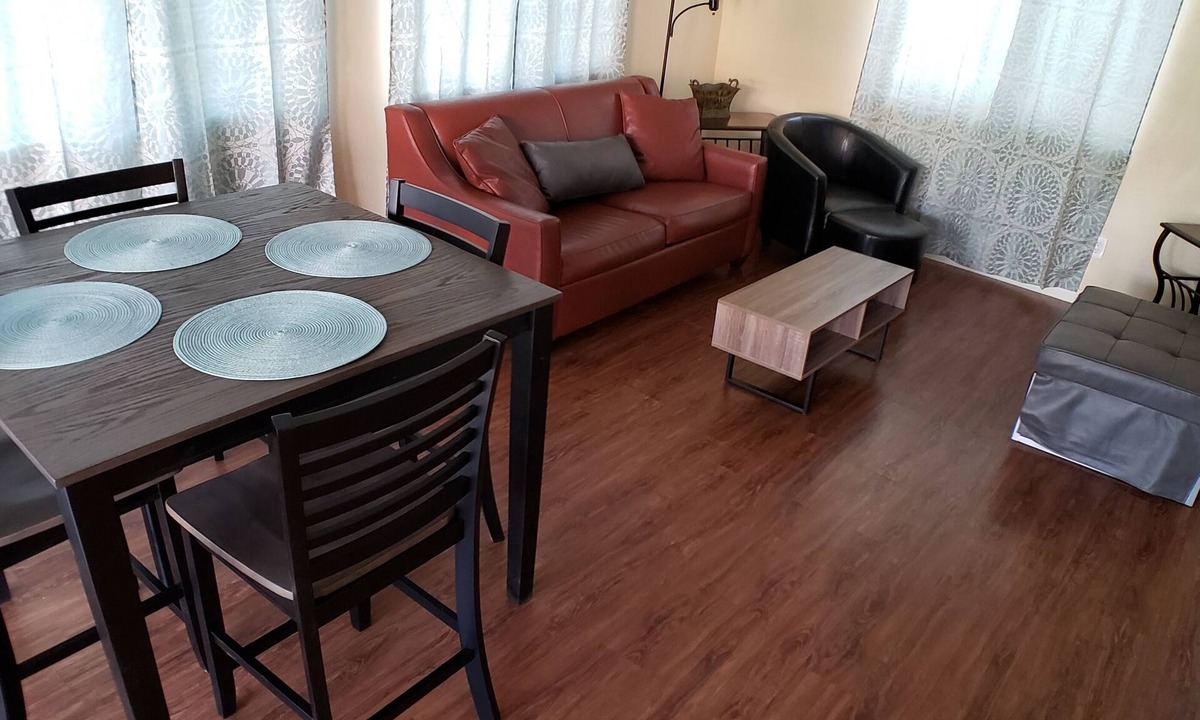 Keeling Apartment | 💖Value, Clean&Comfy Stay|AC|<2 mi UofA| Pets Ok💖
