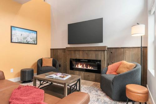 Driggs House | Vibrant Home with Hot Tub AC & 2 Car Garage