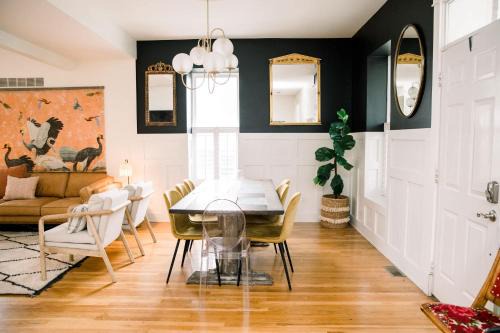 St. Charles House | Victorian Gem Steps from Main St - Sleeps 9 & Pets