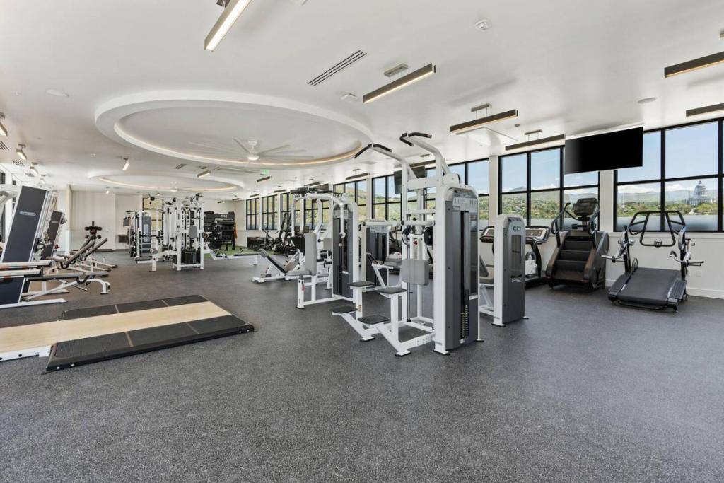 Downtown Salt Lake City Apartment | Views - Amenities - Pool,Spa,Gym,Bowl,Pking