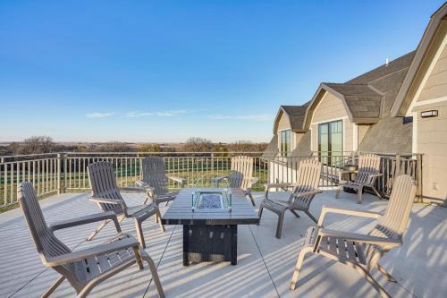 Renner House | Views, Hot Tub & Rooftop Deck! Iowa Family Home
