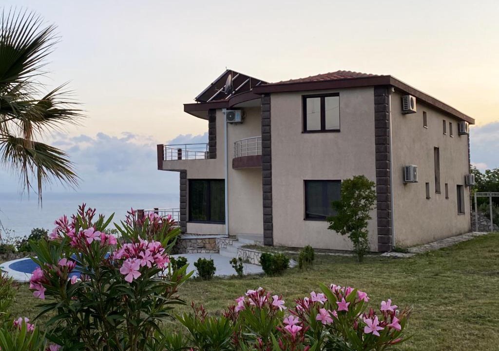 Dobra Voda Villa | Villa 11 Infinity pool & garden