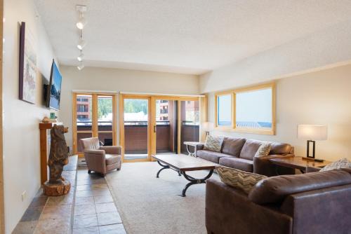 Peak 9 Apartment | Village Wetterhorn Snowbird Condo - Ski In/Out, Mountain Views