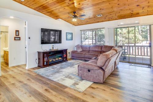 Show Low House | Walk to City Park: Family-Friendly Show Low Home