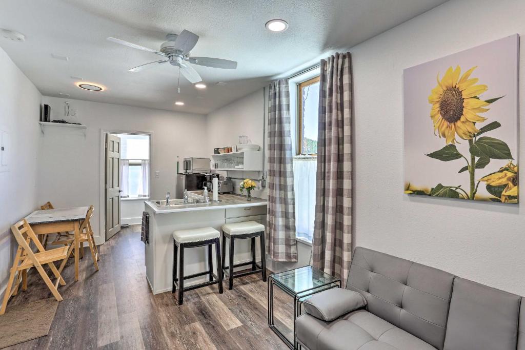 Custer Apartment | Walk to Dining, Breweries & Shops! Dtwn Custer Apt