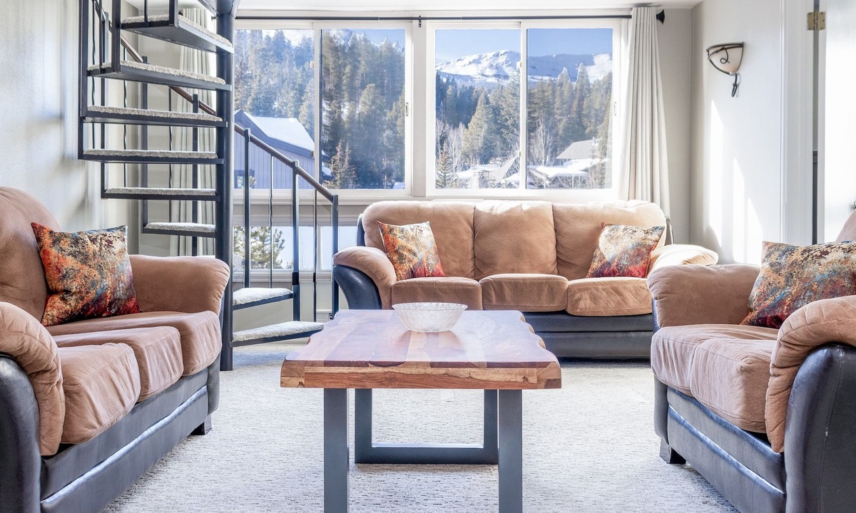 Breckenridge Condo | Walk to lift and Main Street. Pool and hot tub.