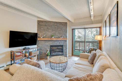 Frisco House | Walk to Main St! Condo w/Hot Tub & Pool in Frisco