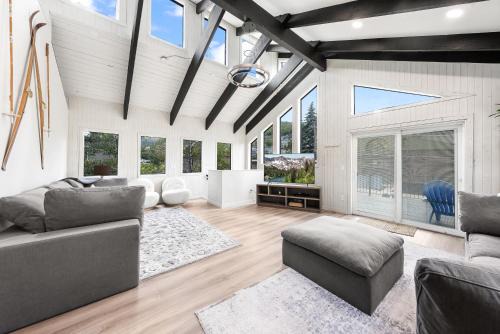North Park City House | Walk to Main St, Private Hot Tub and Parking, 6 Bedrooms, Great Location - Sleeps 14