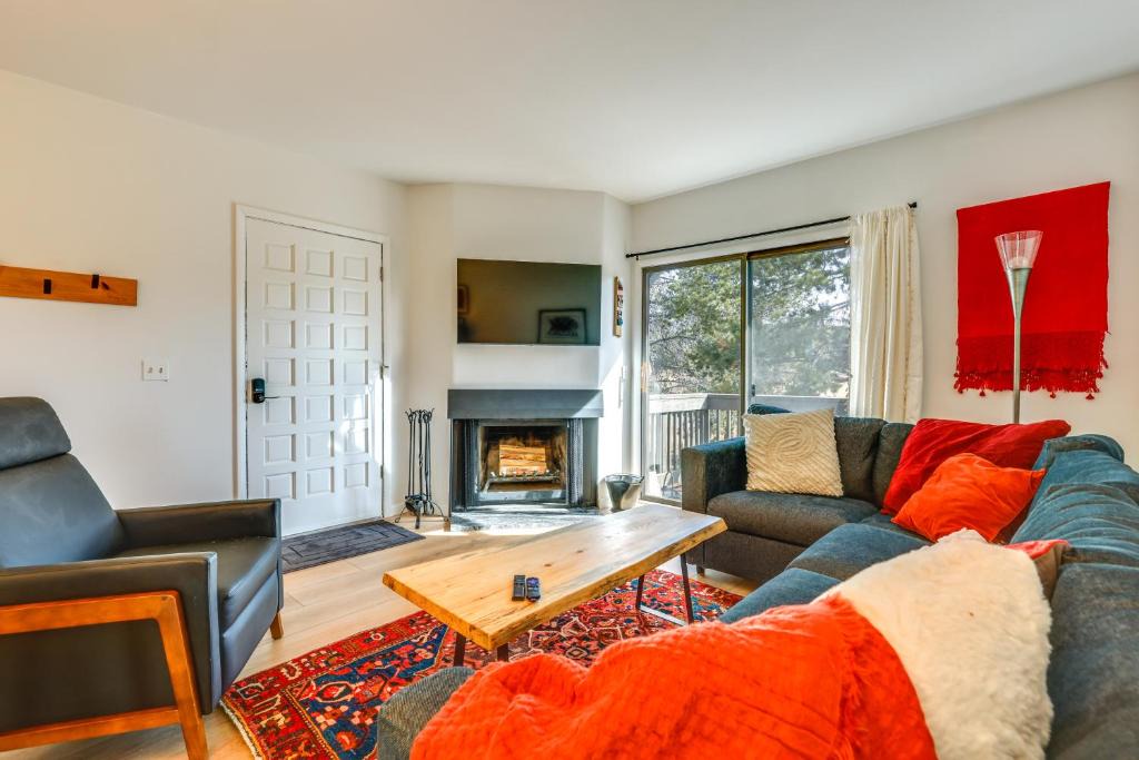 Fraser House | Walk to Winter Park Bus From Fraser Condo!