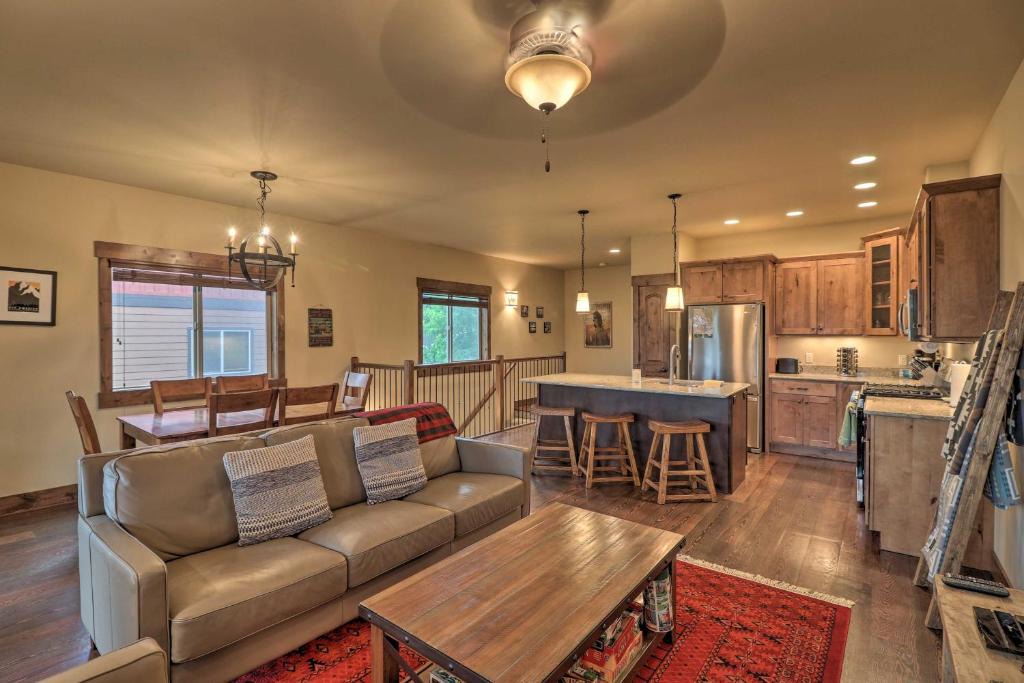 Bigfork House | Walkable Bigfork Townhome: Fish, Hike & Ski!
