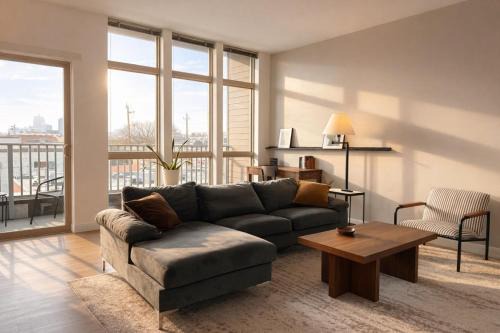Fifth Ward Apartment | Walker's Point Apt with Gym and Balcony - Sleeps 4-5
