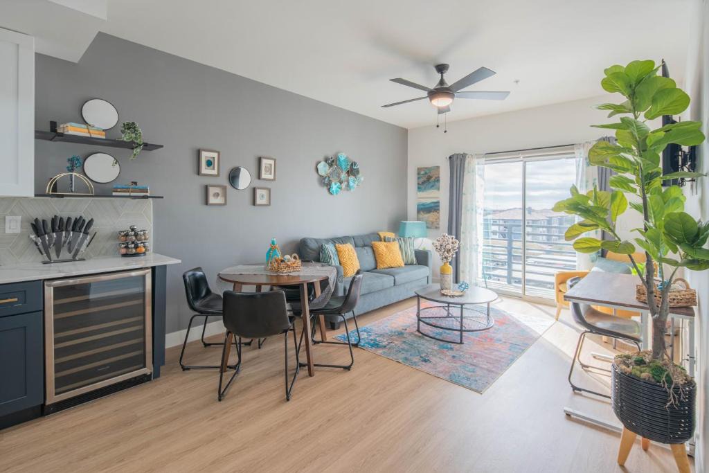 Desert View Village Apartment | Warm Summer Vibes Kierland Area Pool & Hot Tub