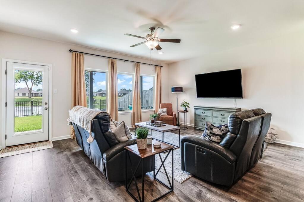 Lafayette Villa | Waterfront,4bedroom,2bath,King Bed,separate shower
