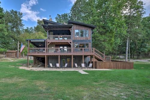 Springdale House | Waterfront Beaver Lake Hideaway w/Kayaks & More!