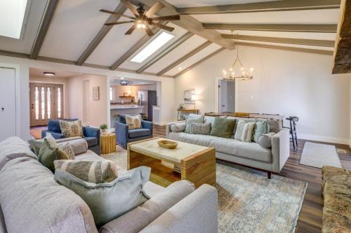 Edgemont House | Waterfront Home on Greers Ferry Lake w/Game Room