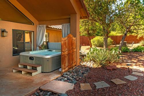 West Sedona House | West Sedona, Walk to Sugarloaf Trls, Jacuzzi