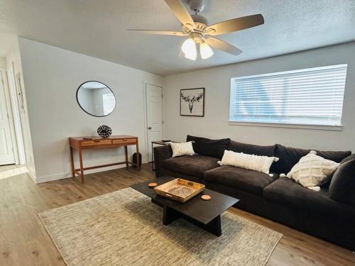 Nampa House | WesterHaven- 2 bd Garden Level
