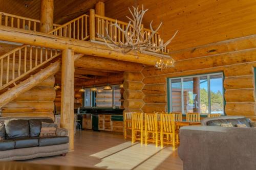 Newman Lake House | Where Luxury Touches the Sky Hilltop Dream