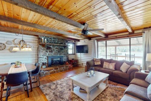 Munds Park House | Whispering Pines Lakehouse