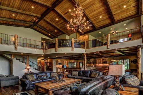 Eagle River House | Whispering Pines Lodge: 9 Bedroom