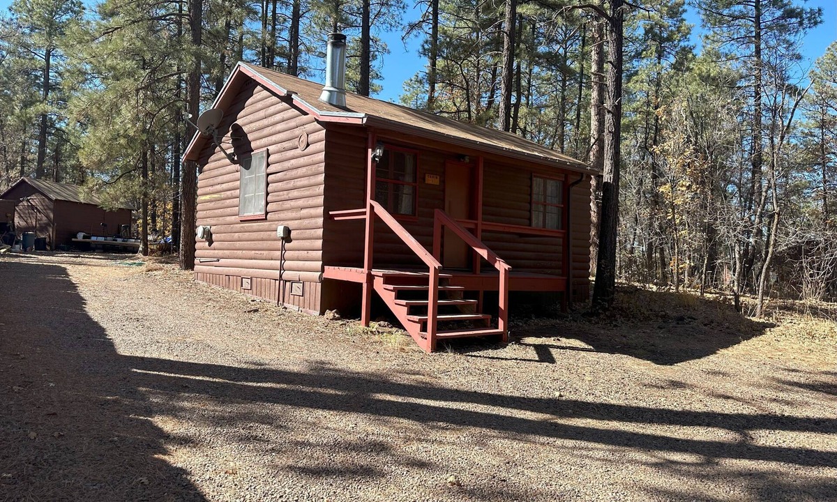 Pinetop Cabin | Whispering Pines Resort-Cabin #1(Highway Front)
