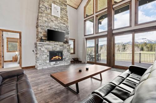 Island Park House | White Wolf Lodge - Luxe Estate on 85 Acres