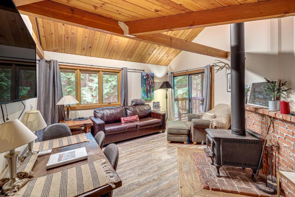 Whitefish House | Whitefish Lake Couples Escape w/Community Perks!