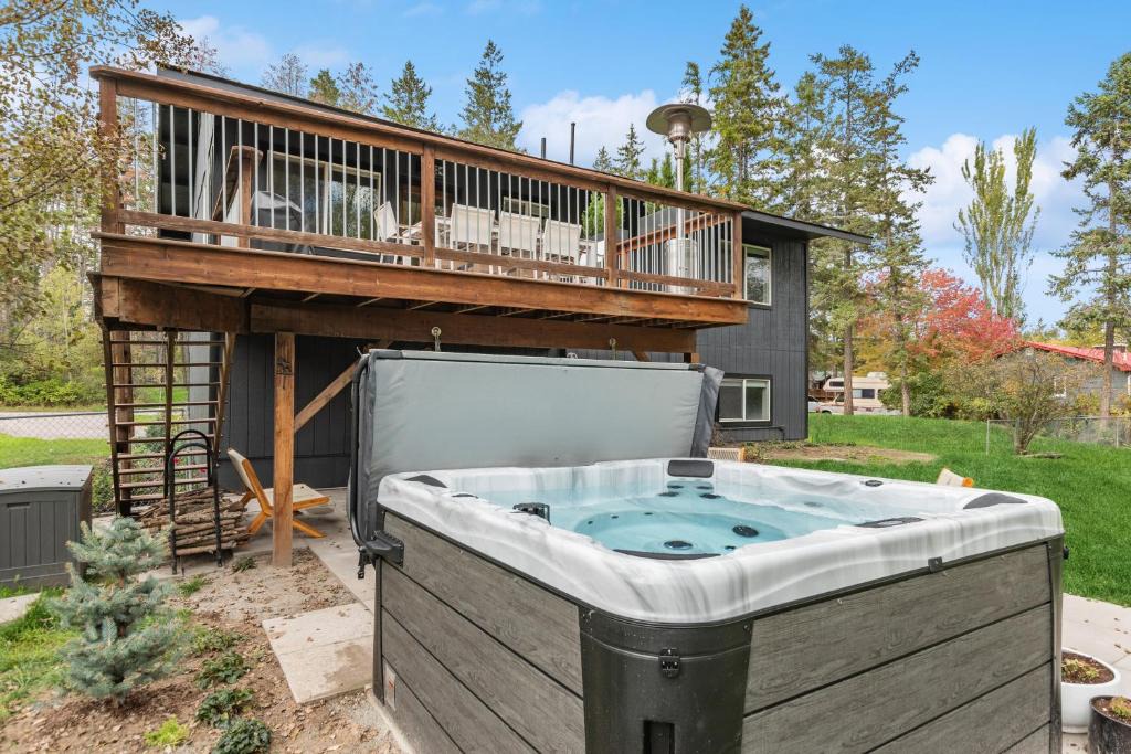 Whitefish House | Whitefish Mountain Retreat - Sleeps 14 Near Glacier - Hot Tub & Game Room
