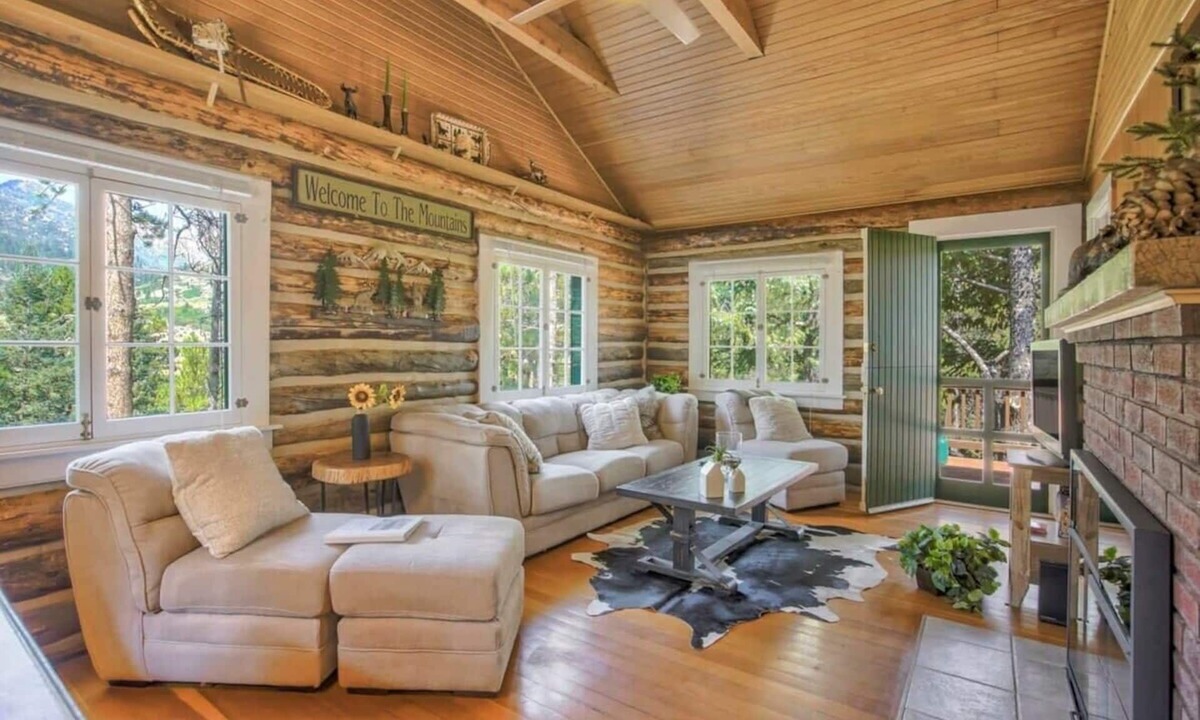 Cascade-Chipita Park Cabin | Wine Gazebo Pikes Peak Mountain Log Cabin