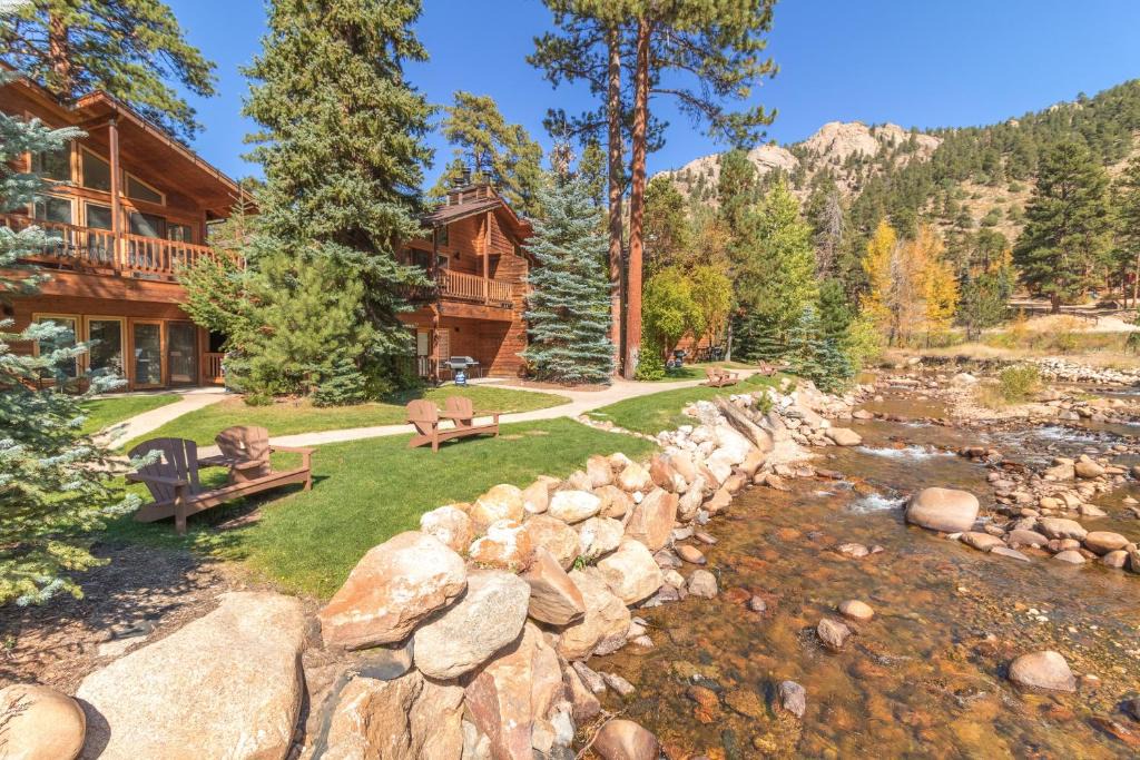 Estes Park Hotel | Woodlands on Fall River