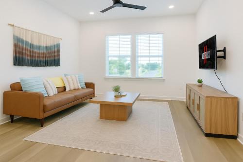Sherman Apartment | WorkerFriendly A plusLocation WasherDryer WiFi Pool
