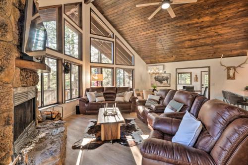 Munds Park House | Wraparound Deck & Poker Room: Cabin in Munds Park