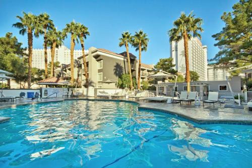 Las Vegas House | Wyndham Desert Rose Resort 1BR Apartment