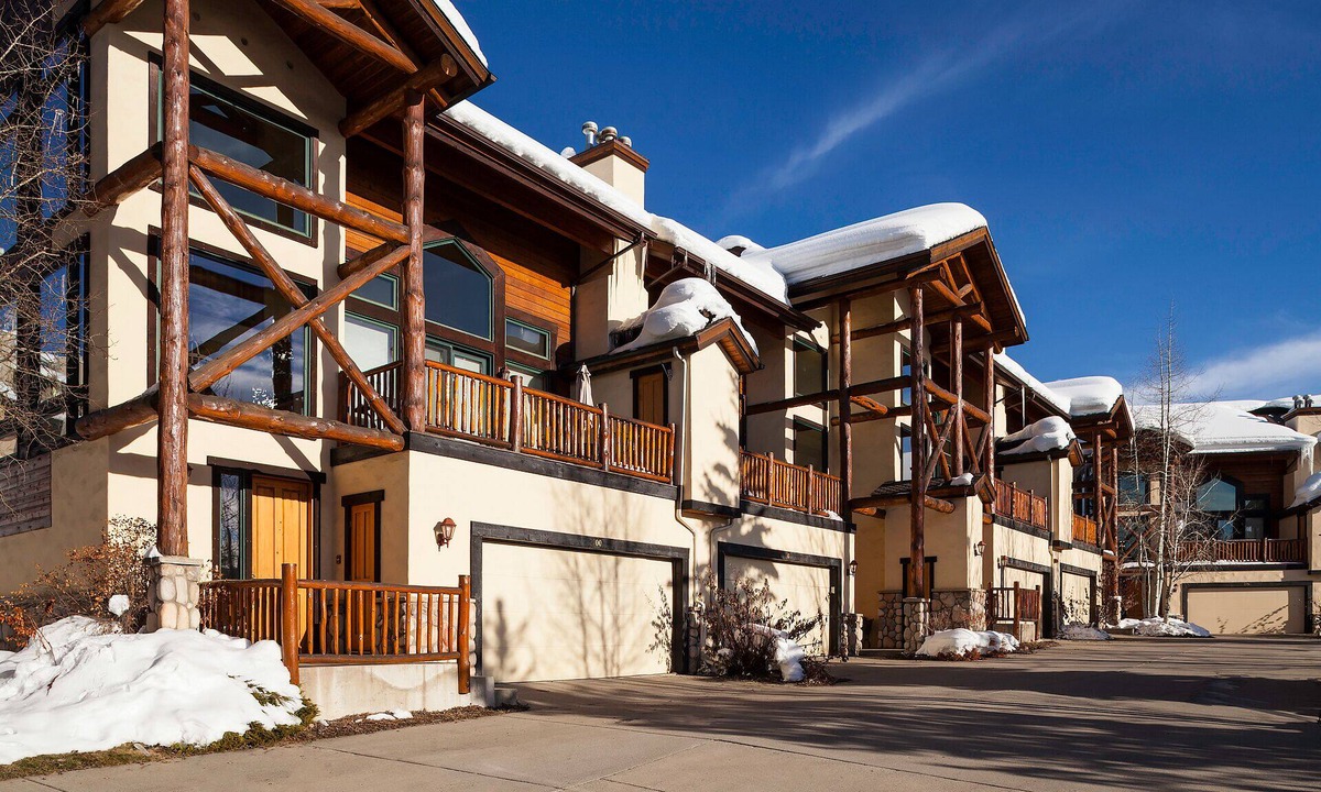 Steamboat Springs House | X2839 | Vaulted Ceilings | A/C | Pool | Close to Slopes | Hot Tub