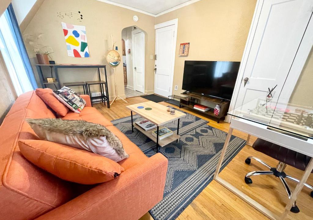 Minot Apartment | Yellow House Apartment w/Self Check-in + Workspace