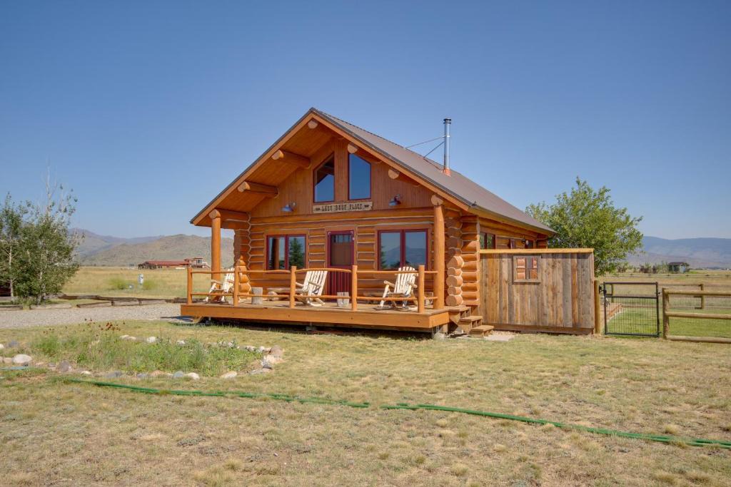 Livingston House | Yellowstone Cabin w/Stunning Mountain Views