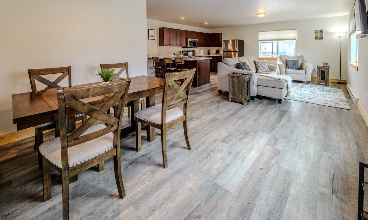 Gardiner Apartment | Yellowstone Retreat Rentals U1: two blocks from Yellowstone!