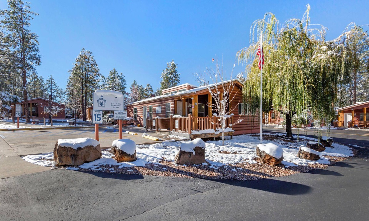 Pinetop Apartment | Your Arizona Adventure: 2 Spacious Units, Peaceful Property with Free Parking