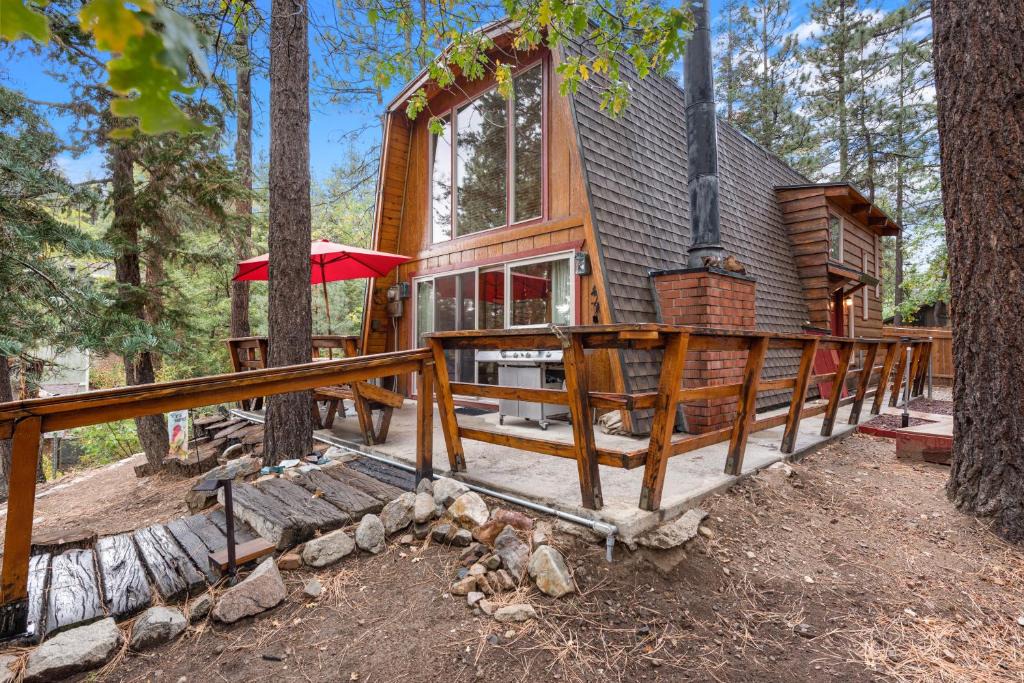 Moonridge House | Zen Den - Beautiful A-frame cabin with classic brick wood burning fireplace and a hot tub