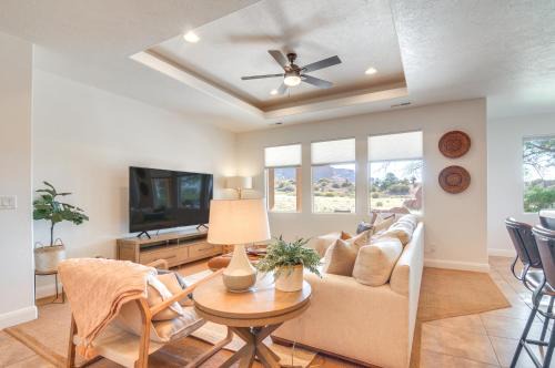 Kanab House | Zion Area Home w/Scenic Views & Private Hot Tub!