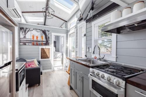 Apple Valley House | Zion Tiny Home, Pet Friendly, Stargazing Deck