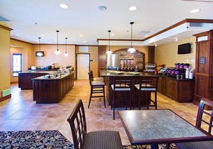 2 Bedroom Suite! Free Breakfast Buffet. Pool, Hot Tub & Waterslide Access.Close to Salt Palace Convention Center