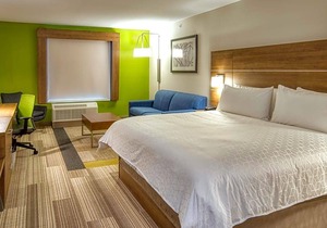 2-Star Hotel ∙ Holiday Inn Express & Suites - Omaha Downtown - Airport, an IHG Hotel
