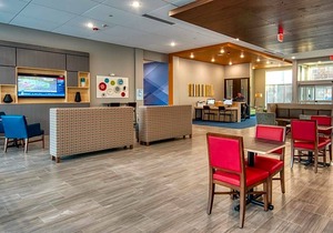 2-Star Hotel ∙ Holiday Inn Express & Suites - Omaha Downtown - Airport, an IHG Hotel
