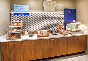 2-Star Hotel ∙ Holiday Inn Express & Suites - Omaha Downtown - Airport, an IHG Hotel
