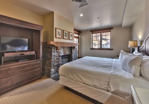 30% off Instant Booking Waldorf Gondola 3BR/3BA Fri 3/22/2024 - Sun 3/31/2024