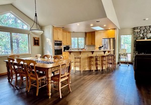 4 Bed 4 Bath 3 masters, 10 Shark Passes Included With Rental