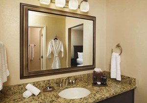 4 Serene Units in 40-Acre Property, Perfect for Special Events! On-Site Dining