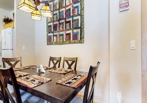 5-Star & Large Floor Plan, Balcony. Quiet Location, Pool & Hot Tub On-site